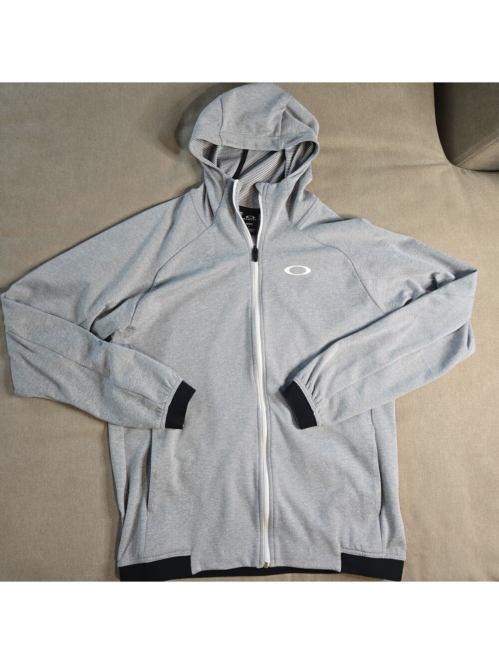 Oakley Hoodie Mens Medium Gray Full Zip Sweatshirt Performance Fit Athletic